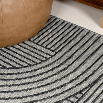 Zephyr Mid-Century Modern Arch Stripe Reversible Machine-Washable Indoor/Outdoor Area Rug